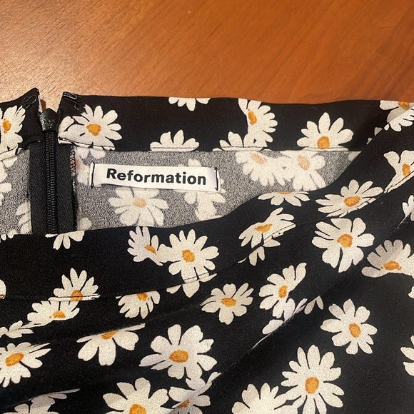 Reformation Daisy pattern floral skirt size 6 - Picture 2 of 3